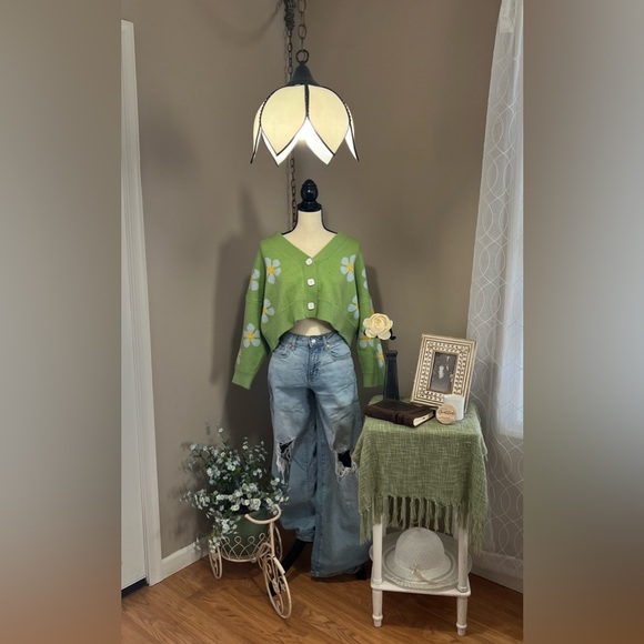 Fun Daisy Sweater - Picture 2 of 4